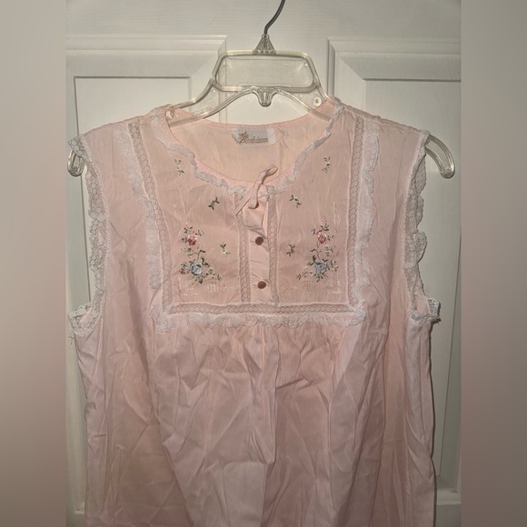Very Vintage Barbizon Pink Sleeveless Nightgown with Floral Embroidery
